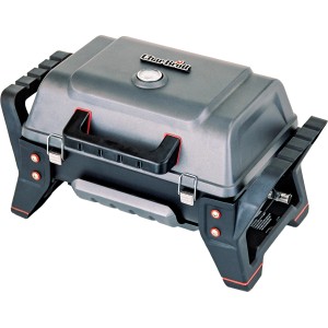 Kompakter, grauer Char-Broil Gasgrill X-200 für unterwegs mit Alugussgehäuse und Deckelthermometer.