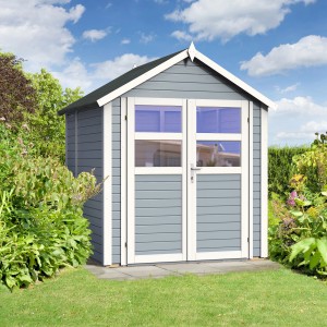 Graues Bertilo Gartenhaus Visby mit Doppeltür und Fenster im Garten.