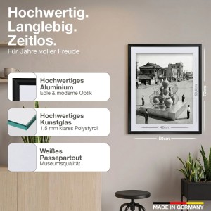 Schwarzer Aluminium Bilderrahmen DIN A2 mit weißem Passepartout und Kunstglas. Modernes Design für Fotos.