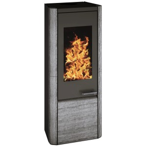 Wamsler Myro Kaminofen, Speckstein-Verkleidung, schwarzer Korpus, Flammen sichtbar.