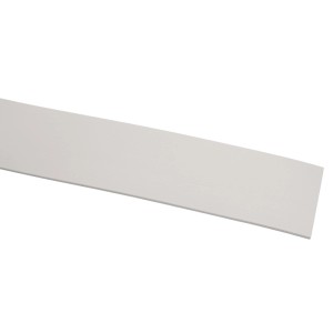 Weiße Gardinia Kunststoffblende, 5 cm breit, für Gardinenschienen.