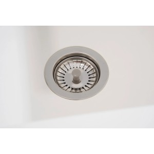 Detailaufnahme: Weißes Spülbecken Respekta Denver mit Siebkorbablauf.