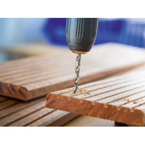 LUX Hartholzbohrer bohrt Loch in Holzdiele. 5-teiliges Bohrerset für präzise Holzarbeiten.