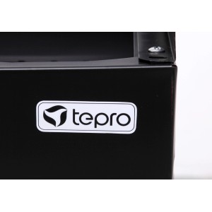 Detailaufnahme des Tepro Grillfass Detroit mit Fokus auf das Tepro-Logo.