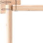 Detailaufnahme der Eckverbindung eines unbehandelten Karibu Holz-Gartenhauses mit Schrauben.