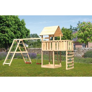 Karibu Spielturm Lotti mit Doppelschaukel, Klettergerüst und Kletterwand im Garten.
