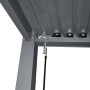 Detailansicht der anthrazitfarbenen Floraworld Pergola mit Lamellendach, Fokus auf Mechanismus und Lamellen.