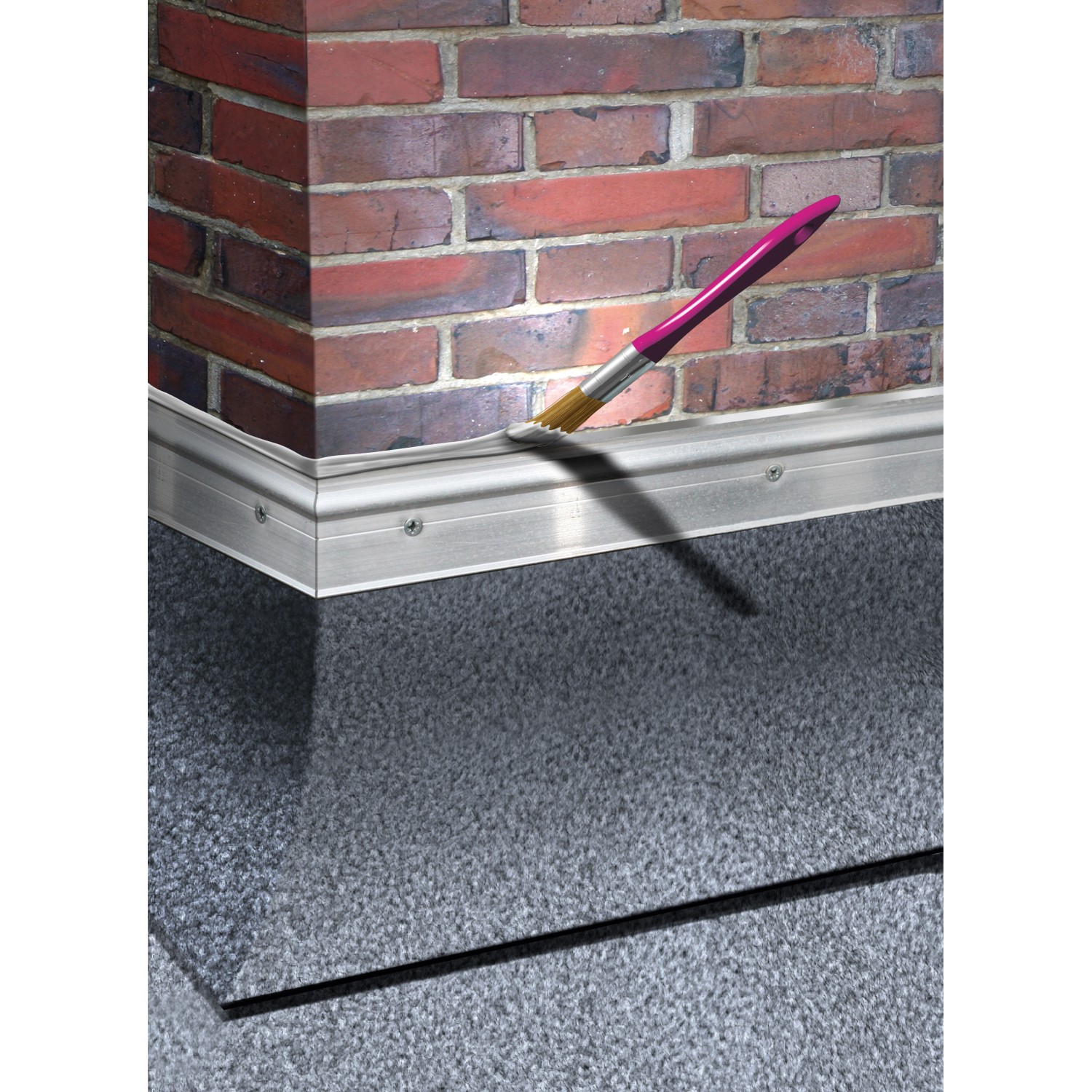 Anwendung von MEM Dicht-Fix (375ml) zur Bauabdichtung mit Pinsel an einer Wand.