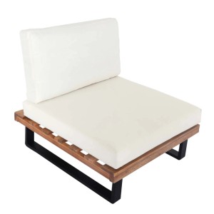 Heller, brauner Lounge Sessel H54 mit Polster und Akazienholz-Gestell.