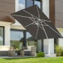 Anthrazitfarbener Schneider Ampelschirm Rhodos 360 cm mit Kurbel über Lounge-Set im Garten.