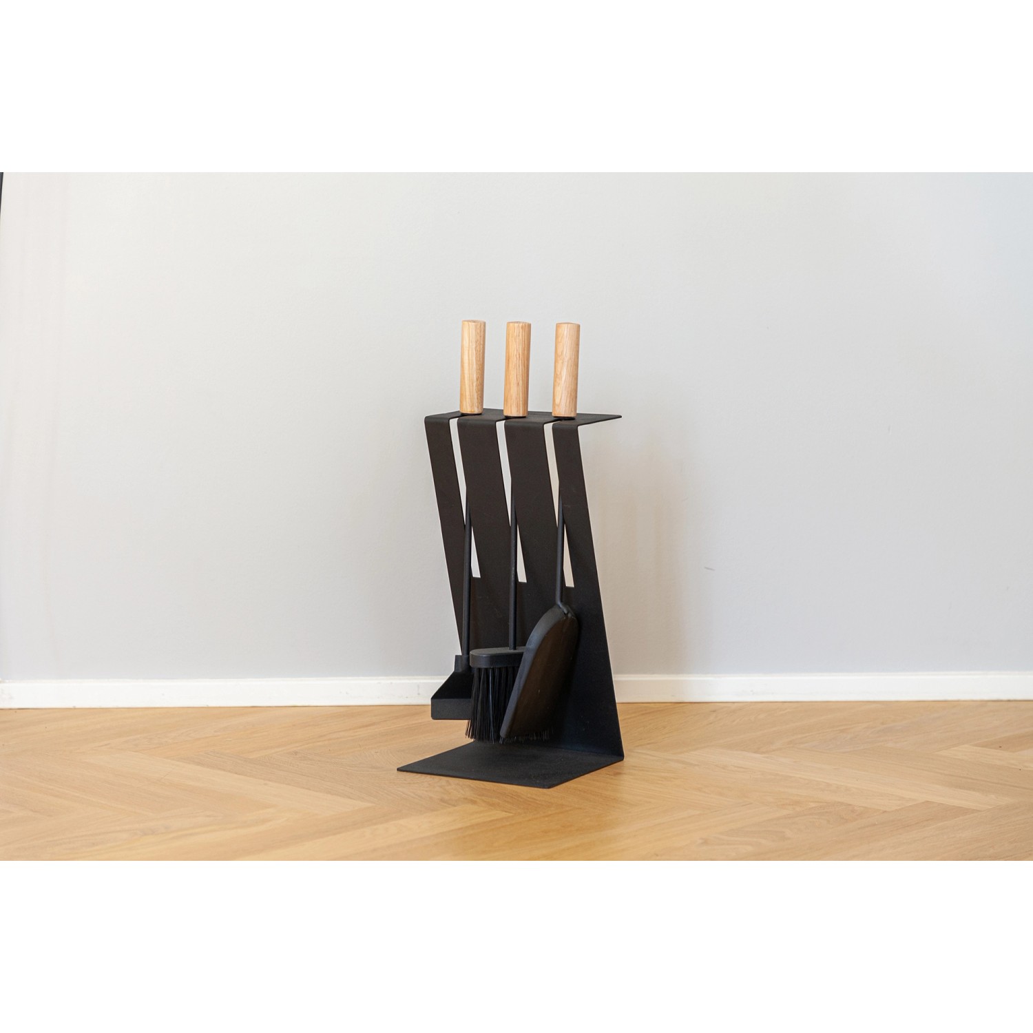 Aduro Kaminbesteck Baseline 3, schwarz, mit Holzgriffen und Ständer. Zubehör für Kamine & Öfen.