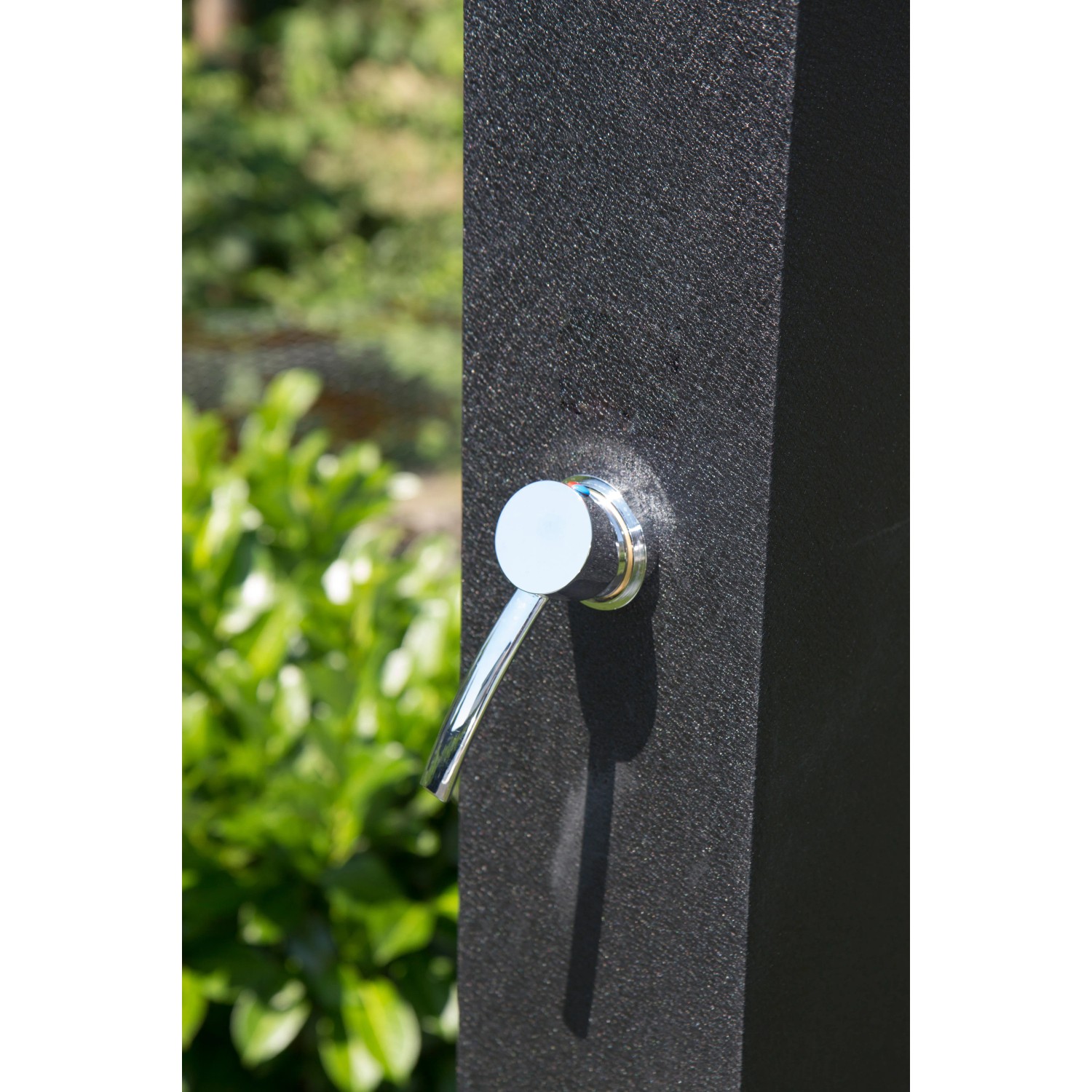 Detailaufnahme: Steinbach Speed Shower Solardusche Deluxe Supreme mit verchromtem Einhebelmischer.