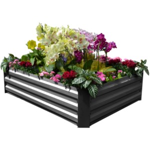 Anthrazitfarbene Garden Pleasure Hochbeet- und Beetumrandung aus Metall, bepflanzt mit Blumen.