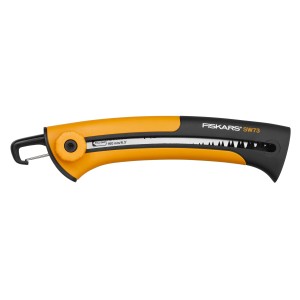Fiskars Xtract SW73 Handsäge mit Grobzahnung, orange-schwarzer Griff und Klingeneinzug.