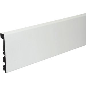 Weiße FN Neuhofer Sockelleiste KU123C aus PVC, 24x92x2400 mm, für Renovierungen geeignet.