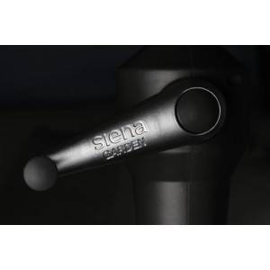 Detailaufnahme: Kurbel des anthrazitfarbenen Siena Garden Marktschirms.