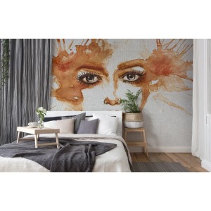 Fototapete mit Aquarell-Gesicht in Orange und Weiß (4,00 m x 2,70 m) im Schlafzimmer.