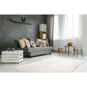 Kayoom Hochflorteppich Diamond 700 in Puderrosa, 200x290 cm, im Wohnzimmer.