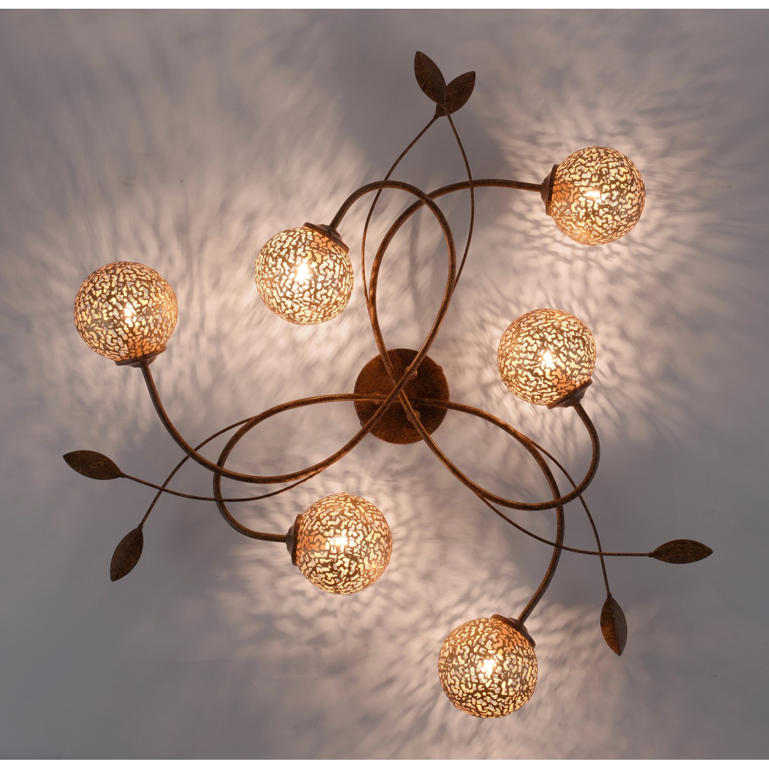 Paul Neuhaus Deckenleuchte Greta, 6-flammig, Rostfarben mit goldenen Leuchtkugeln und Blätter-Dekor.