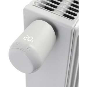 Comet WiFi Heizkörperthermostat am Heizkörper mit digitaler Temperaturanzeige.