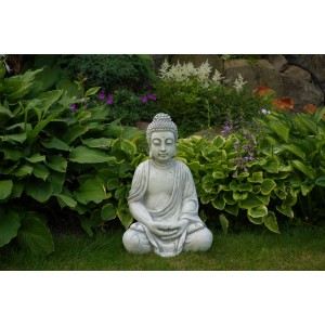 Buddha Gartenfigur, 50 cm, aus Beton, sitzend im Garten.
