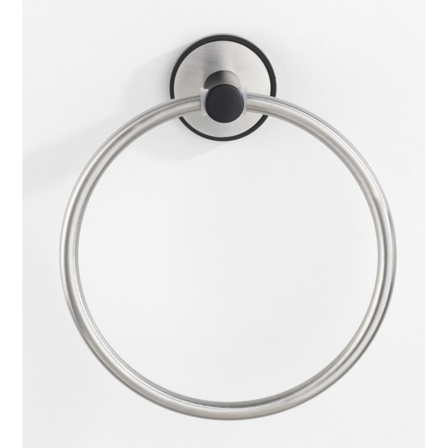 Wenko Handtuchring Udine aus Edelstahl, matt silberner Handtuchhalter zur Wandmontage.