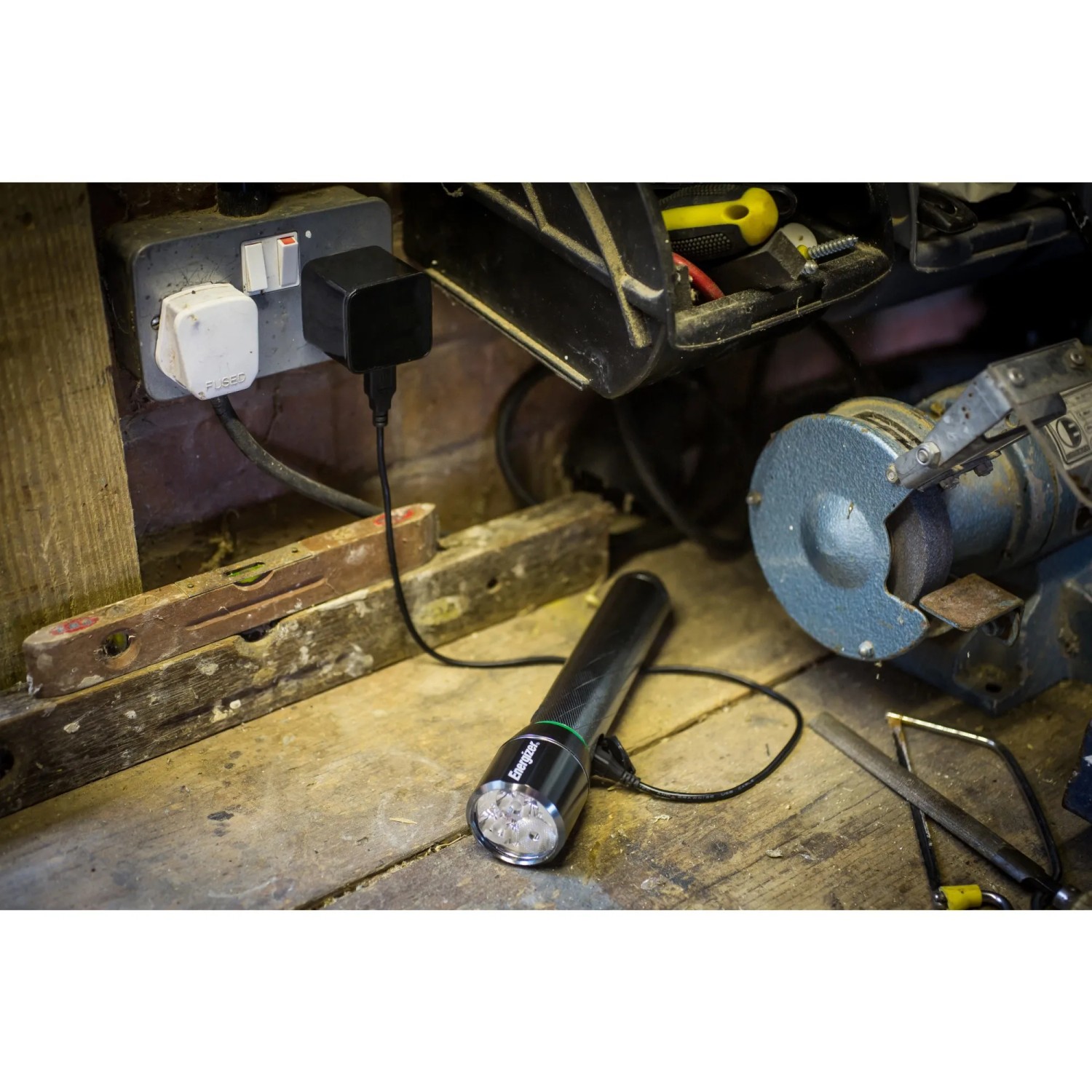 Energizer LED-Taschenlampe Vision HD Rechargeable beim Aufladen.