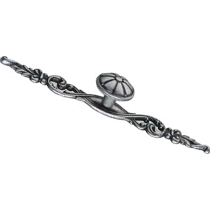 Detailansicht: Altsilberfarbener Möbelknopf mit floralem Design.
