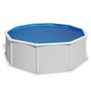 Blau Pool-Solarplane von Chemoform, Ø 360 cm, auf einem Pool. Robust und zur Verlängerung der Badesaison.