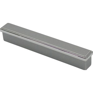 Glänzender, chromfarbener Möbelgriff SM8111 aus Kunststoff für Schränke und Schubladen.