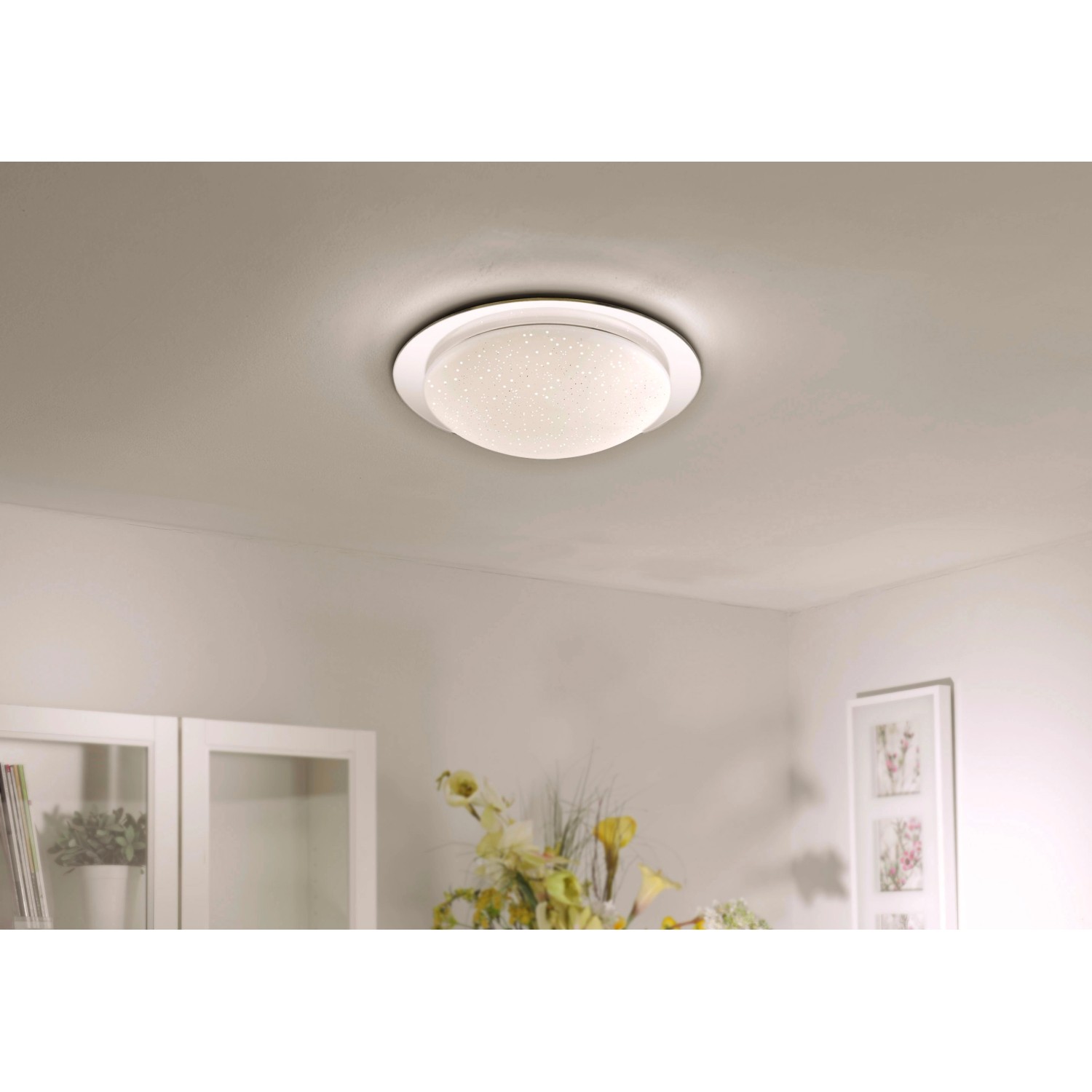 Chromfarbene LED-Deckenleuchte Skyler Ø 38 cm mit Sternenhimmel-Optik.