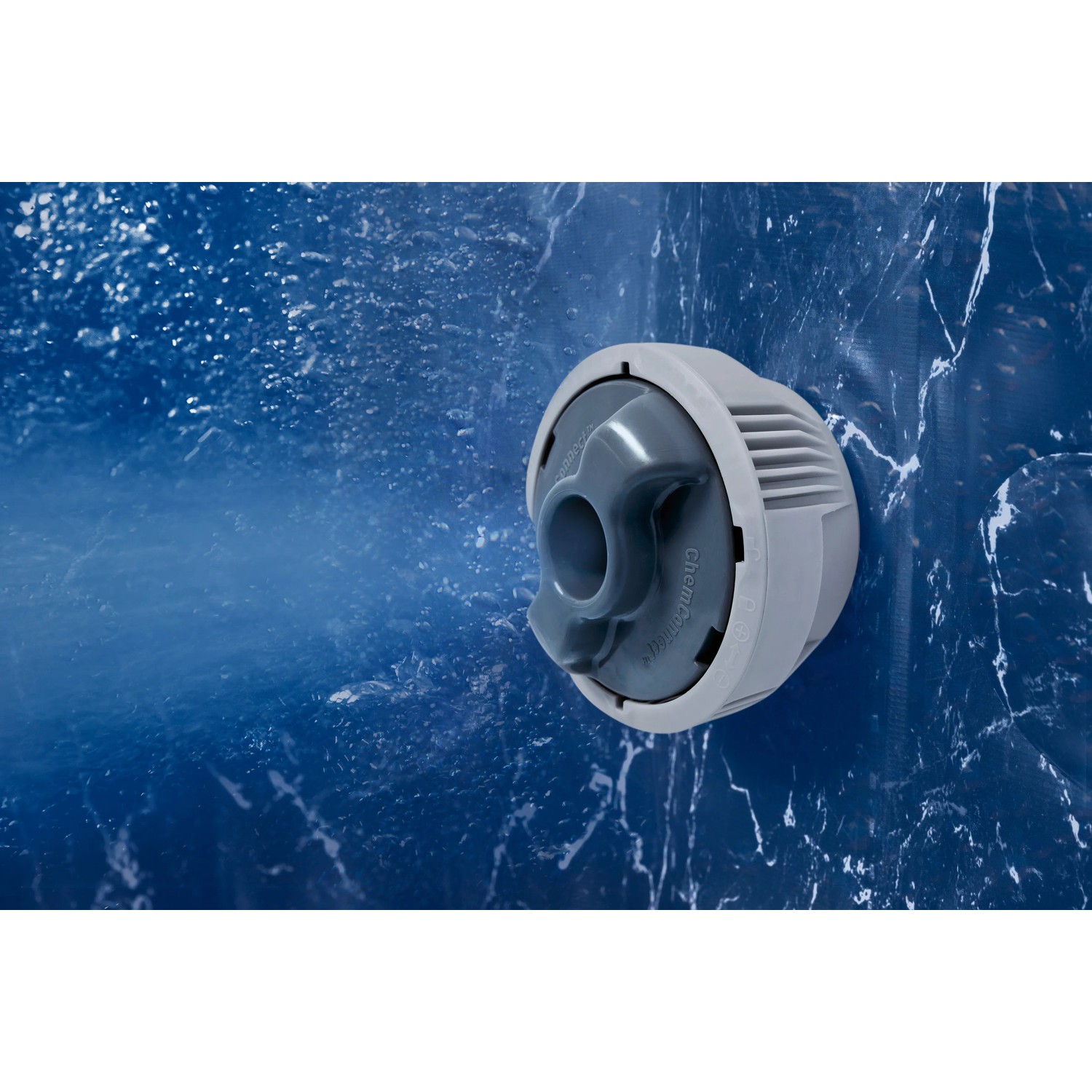 Detailaufnahme einer AirJet-Düse im Bestway Carrara AirJet Whirlpool.