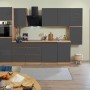 Moderne, graue Respekta Küchenzeile mit grifflosen Hochglanzfronten und Eiche-Optik. Inklusive E-Geräte.