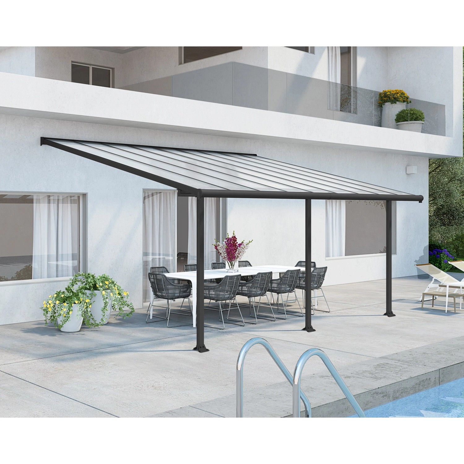 Moderne Palram Canopia Olympia Terrassenüberdachung, 3x5.5 m, Anthrazit mit klarem Dach.