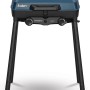 Enders Camping-Gasgrill Explorer II mit blauem Deckel und schwarzen Beinen.