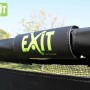 Detailaufnahme des schwarzen EXIT Coppa Fußballtors (220x170cm) mit Logo.
