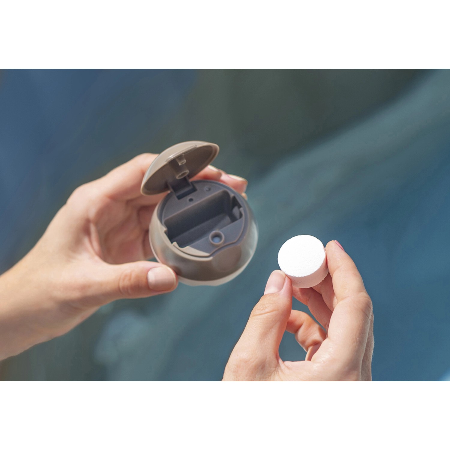 Dosierschwimmer für Intex PureSpa, mit Tablette zur Wasserpflege im Pool.