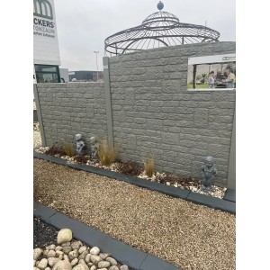 Betonzaun in Betongrau gestrichen mit Beckers Acrylfarbe (5 l).