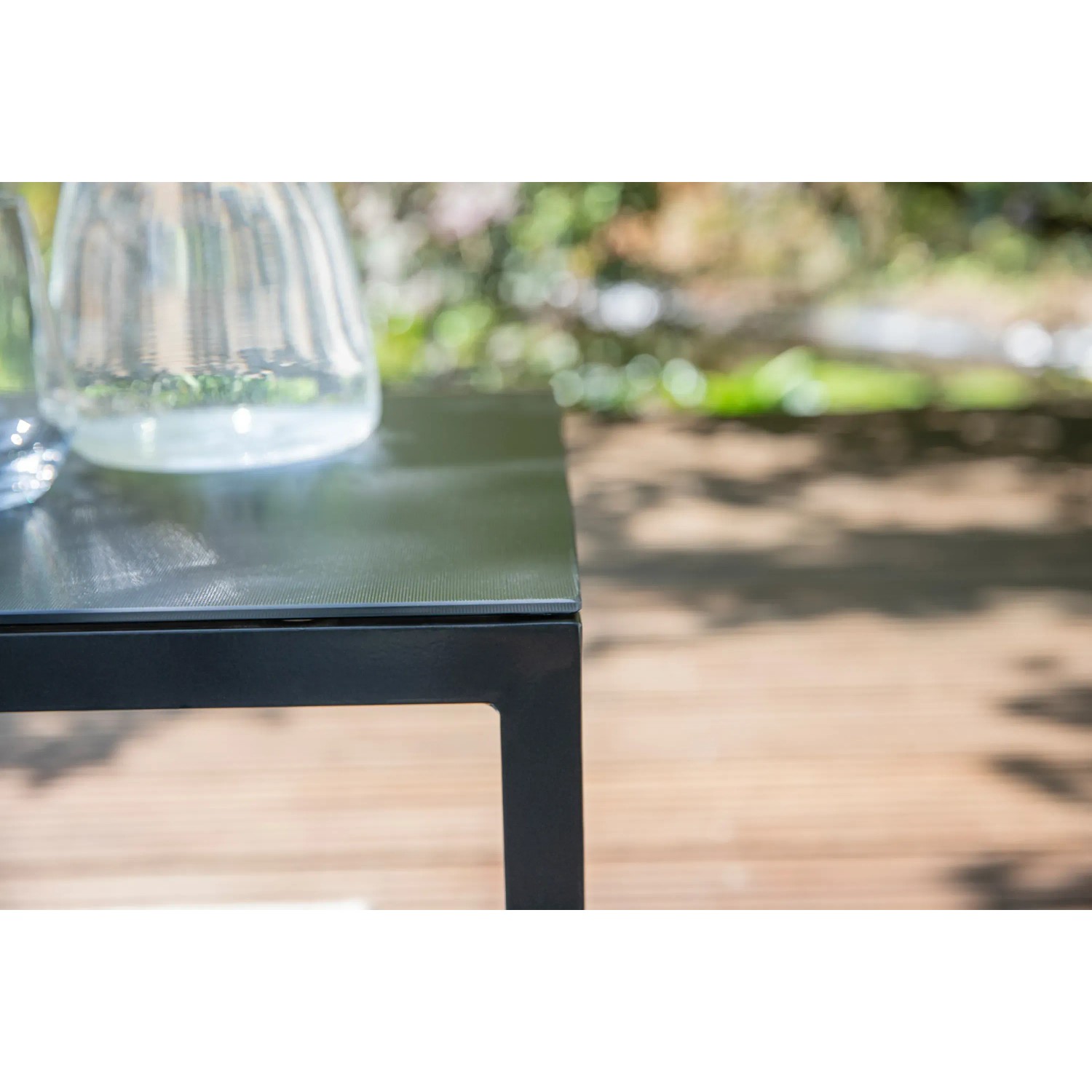 Rechteckiger, anthrazitfarbener Siena Garden Gartentisch Ramo, ideal für den Garten.