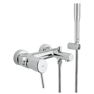 Grohe Concetto Wannenbatterie mit Handbrause und Brausegarnitur in Chromoptik.