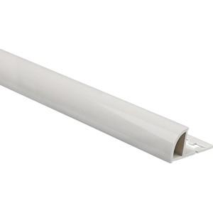 Weißes, glänzendes Viertelkreis-Abschlussprofil aus PVC, 6 mm stark, für Fliesenkanten.