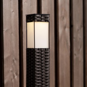 Schwarze Solar-Wegeleuchte Muscat mit Sensor, 5 lm, 2700 K, IP44.