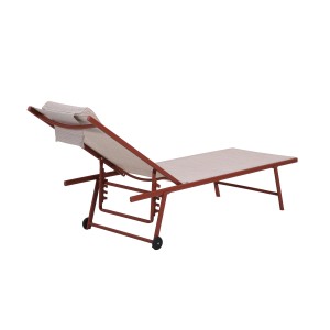 Best Sonnenliege Travis in Terrakotta mit verstellbarer Rückenlehne und Rädern.