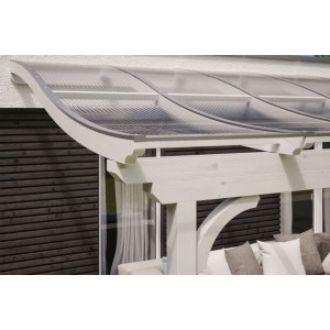 Skan Holz Terrassenüberdachung Verona aus Leimholz, weiß lasiert mit Polycarbonat Doppelstegplatten.
