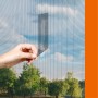 Windhager Fiberglas Reparaturband für Insektenschutz, Anwendung auf Fliegengitter.