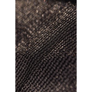 Detailaufnahme des Insektennetzes für Upyard 3-in-1 Pflanzenschutz mit Holzrahmen.