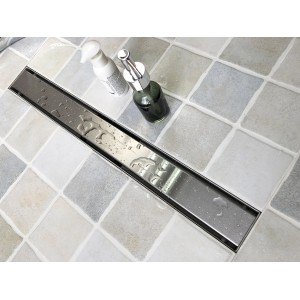 Verosan+ Duschrinne Lech 100 cm aus Edelstahl, eingebaut im Badezimmer.