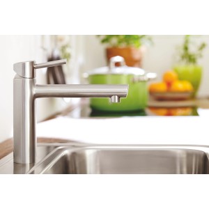 Grohe Concetto Küchenarmatur in Supersteel: Einhebelmischer mit mittelhohem, schwenkbarem Auslauf.