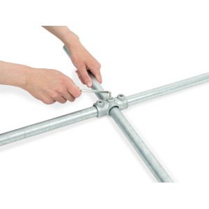 Kreuzstück für Stahlrohr (Ø 2,7 cm) wird mit Inbusschlüssel montiert. Silber verzinkt, für Möbelbau.