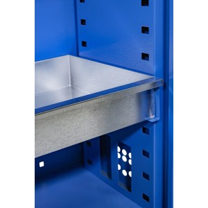 Detailaufnahme: Blaue Innenseite des Güde Umweltschranks mit Zinkwanne und Belüftungslöchern.